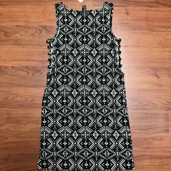 NWT! Forever 21 black and Creme Mini Dress, Size M - Picture 3 of 5